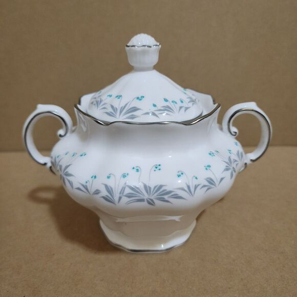 Spode Loralie Sugar Bowl with Lid Scalloped White Grey Teal Floral 4.75" Tall - Picture 1 of 9